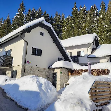 Semesterbostad House Nune