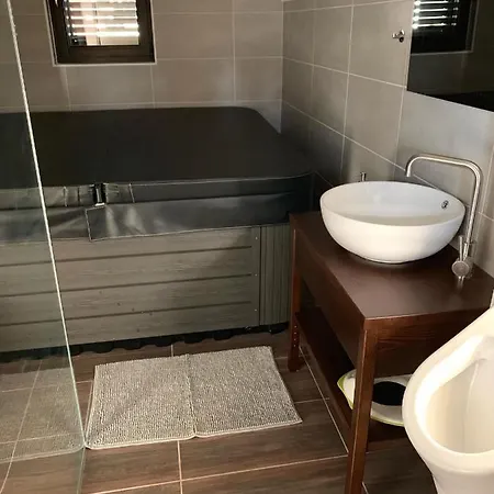 House Nune Semesterbostad